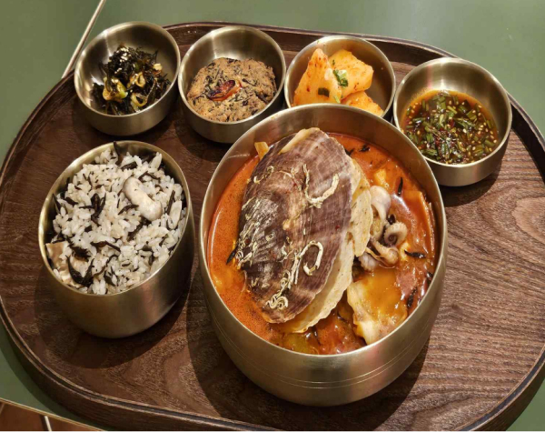 녹도대왕홍합짬뽕탕 한상차림