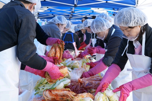 KINS 사랑의 김장 나누기 사회공헌 사진2