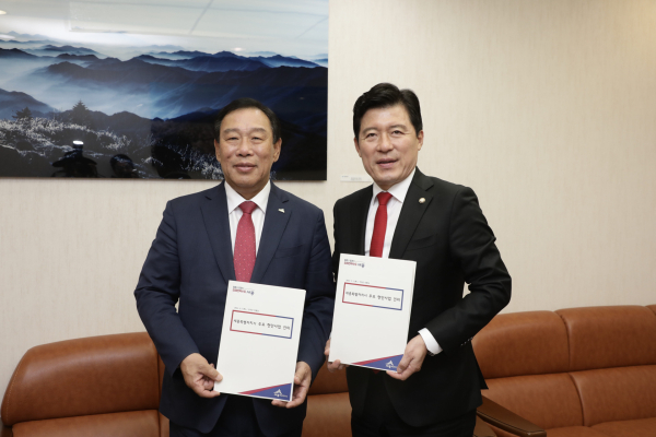 국비 지원 건의 (왼쪽부터 최민호 시장, 구자근 예결위 간사)