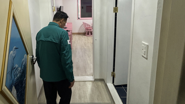 한파 응급대피소로 신규 지정된 민간 숙박업소 점검 모습