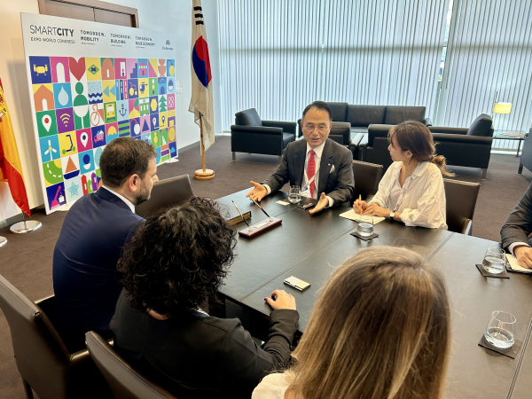 월드스마트시티엑스포 우고발렌티 회장 면담 모습