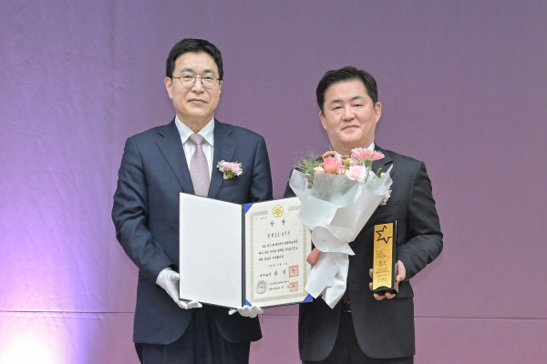 ‘제21회 대한민국 평생학습대상’에서 ‘대상’인 국무총리상 수상 모습