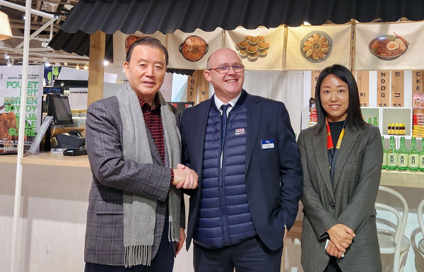 모노프리(Monoprix) 방문 현장 사진   * aT 홍문표 사장(왼쪽 1번째), 모노프리 몽파르나스 지점 파브리스 브리세 지점장(왼쪽 2번째)