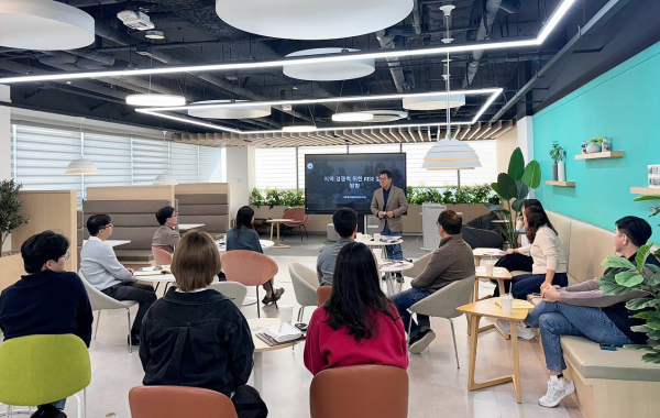 지난 8일 대전테크노파크 대전RISE센터의 '대전다음(大田多音) 프로젝트'의 '들음'이 본격적으로 시작된 가운데 국립한밭대 융합경영학과 최종인 교수가 ‘지역 경쟁력을 위한 RISE 실천 방향’에 대해 발표하고 있다.