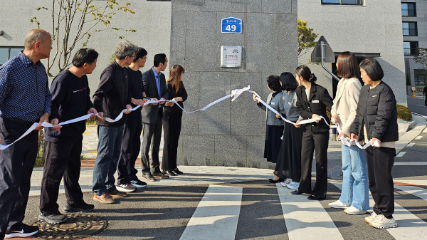 지난 11일 서산시 보건소 관계자와 ‘e편한세상석림더노블’ 관계자가 금연 아파트 지정을 기념했다.