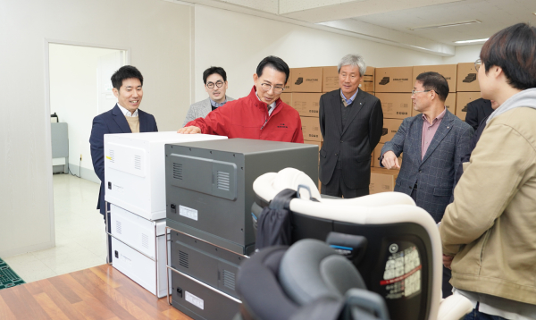 이완섭 서산시장이 12일 운산면에 위치한 ㈜폴레드를 방문했다.