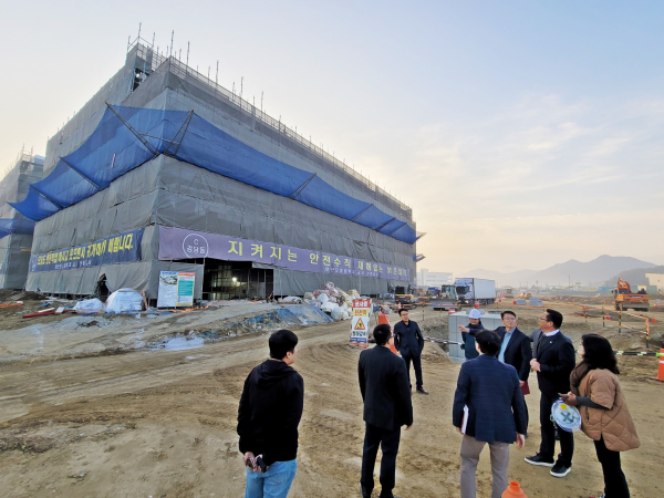 아산교육지원청·아산시·아산시의회, 모종중학교 신축현장 방문추진 상황 점검 모습