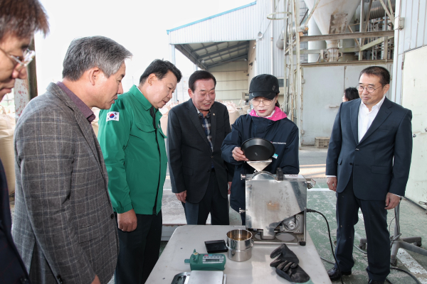 오성환 당진시장, 공공비축미 수매 현장 격려 모습