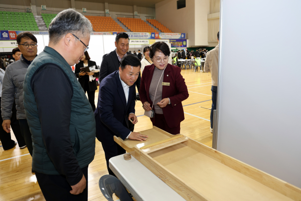 당진시의회 장애인 일자리 정책개발 연구모임 박람회 견학 모습
