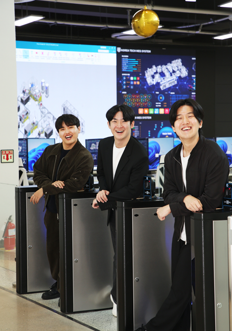 ‘2024 캠퍼스 특허 유니버시아드대회’에서 국무총리상을 수상한 한국기술교육대 에너지신      소재화학공학부 3학년 곽은철·김태윤·김태윤 학생(왼쪽부터)