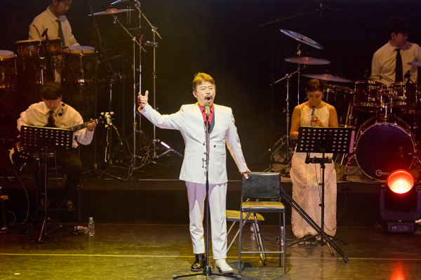 아산시 제1회 사랑음악회…‘바리톤 김동규의 프리미엄 콘서트’ 모습