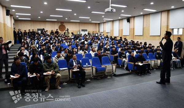 김태흠 충남도지사가 19일 충남대학교 농업생명과학대학에서 특강을 가졌다.