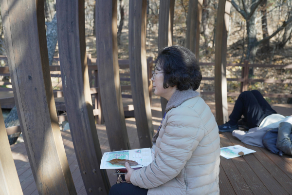 지난 23일 국립대전숲체원에서 손주 육아를 하는 조부모(참가자)가 ‘황혼육아 해방일지’ 프로그램에 참여하고 있다