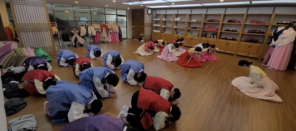 대전가오초 한복입고 절올리기