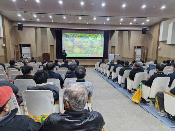 아산배연구회 일소·열과 피해 및 과수화상병 예방 교육 모습