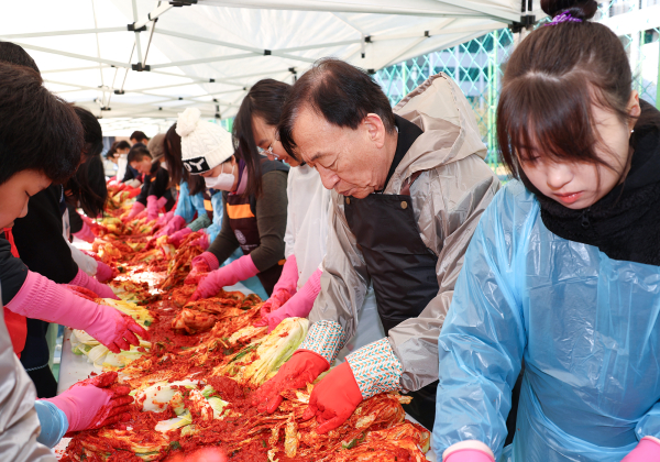 대전어울림봉사단, 대전도시농업전문가회와 김장 나눔 행사 모습