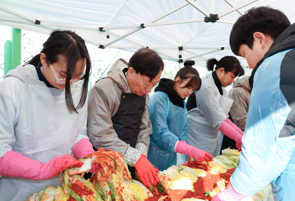대전어울림봉사단, 대전도시농업전문가회와 김장 나눔 행사 모습