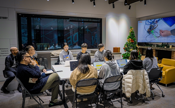 싱가폴디자인팩토리 방문 모습