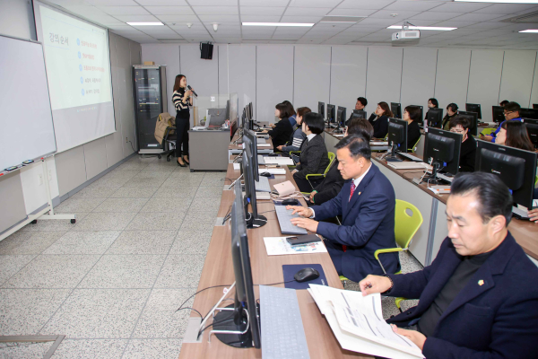 당진시의회, 디지털 역량강화 교육 진행 모습