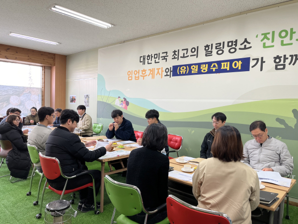 수피아산림정원학교에서 안전경영체계 구축 및 안전 인식 강화를 위해 종사자 대상 안전교육을 실시하고 있다.
