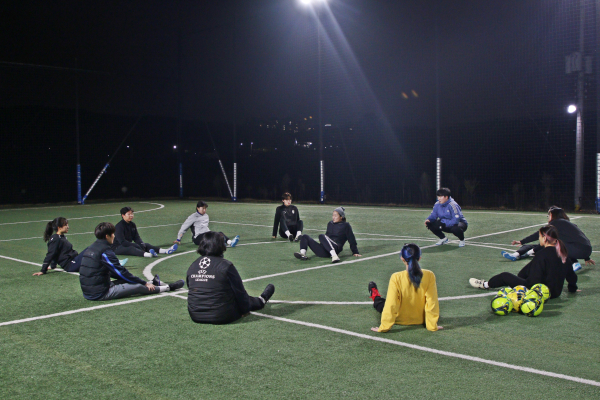 충남아산FC, 세종스포츠토토 여자 프로 축구선수 초청 ‘아울FC위민’ 훈련 진행 모습