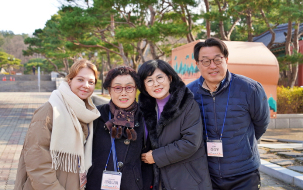 (사진 오른쪽에서 두 번째) 김인식 대전시사회서비스원장이 ‘사회서비스원과 함께 떠나는 특별한 여행’에 참여해 사업의 의미를 직접 전했다.