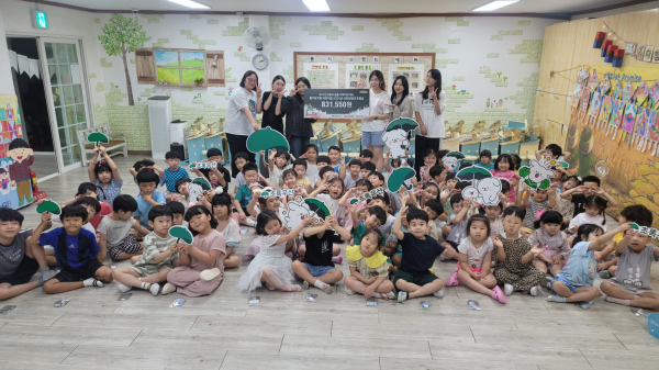톰지유치원 후원금 전달 사진