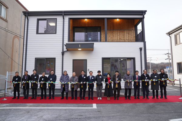 한국해비타트 무주택 신혼부부 희망의 집 헌정식 개최 모습