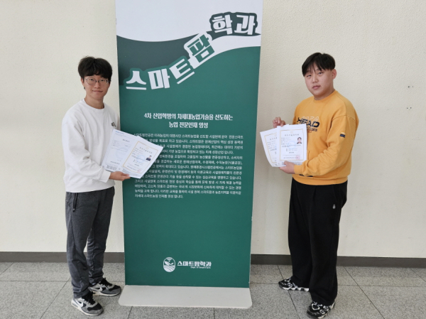 왼쪽부터 박준용, 조만식 학생