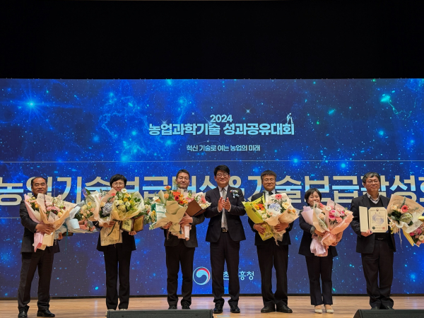 왼쪽 세번째 조인준 팀장