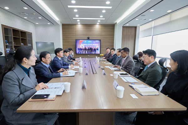 조일교 아산시장 권한대행, 코닝정밀소재㈜ 방문해 간담회 개최 모습