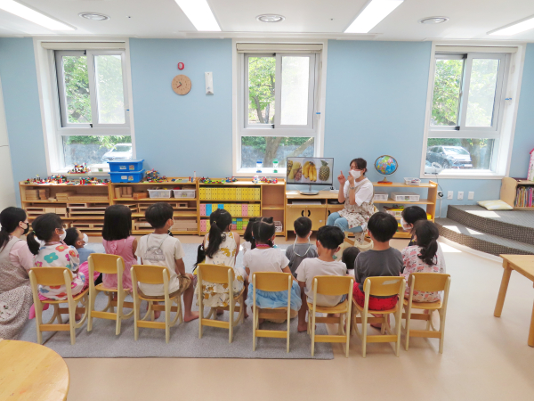 한국수자원공사에서 운영 중인 직장어린이집 모습. 아이들이 수업에 참여하고 있다.