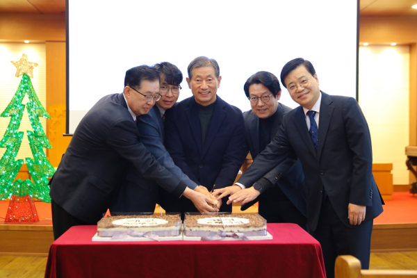 남서울대학교 교직원, 30주년 기념 성경 6독 감사예배 기념사진
