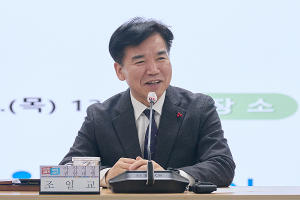 19일 오후 지역경제 활성화 방안 모색을 위한 긴급 간부회의 개최 모습