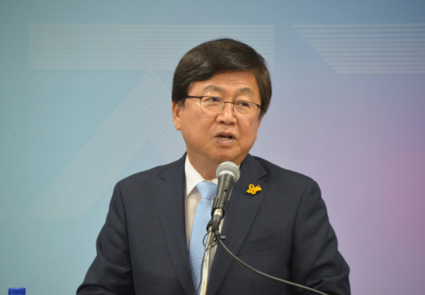 브리핑 하는 최교진 세종시교육감<br>