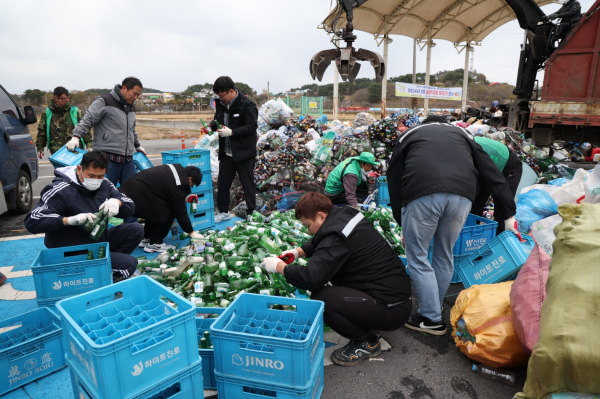 농촌 쓰레기 수거 모습