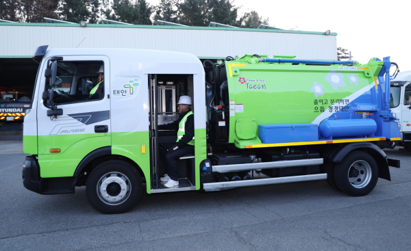 신규 도입된 저상형 청소차량 모습.