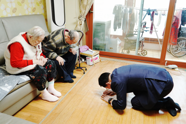 이완섭 서산시장, 100세 이상 장수 어르신 위문 모습