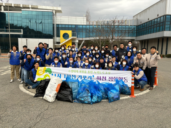 지난 2024년 ‘1사1하천 가꾸기 운동’ 진행 모습