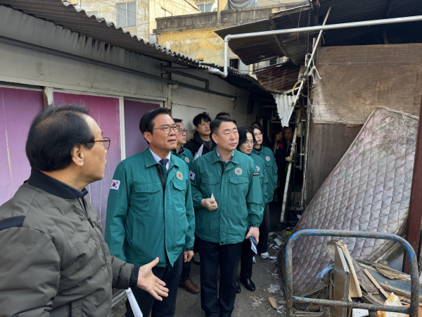 김석필 천안시부시장, 설 명절 대비 전통시장 등 합동안전점검 진행 모습