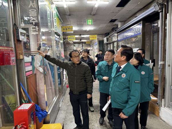 김석필 천안시부시장, 설 명절 대비 전통시장 등 합동안전점검 진행 모습