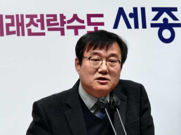브리핑 하는 양완식 세종시 도농상생국장<br>