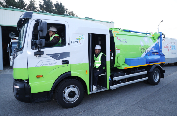 신규 도입된 저상형 청소차량 모습.