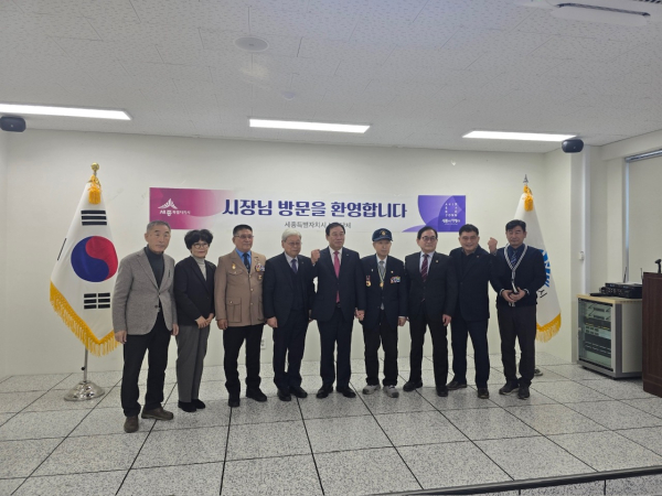 최민호 시장 보훈단체 방문 기념사진