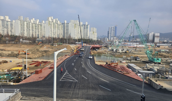 도마큰시장에서 유천동 방면으로 바라 본 유등교 가설교량 전경