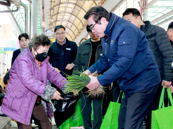 설 명절맞이 전통시장 장보기 행사 사진