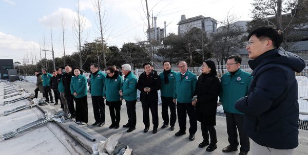 서산시의회, 서산 산폐장 파손 현장 방문 모습