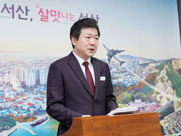 홍순광 서산시 부시장이 5일 시청 브리핑룸에서 기자회견을 열고 지속가능항공유 종합실증센터 유치에 대해 설명했다