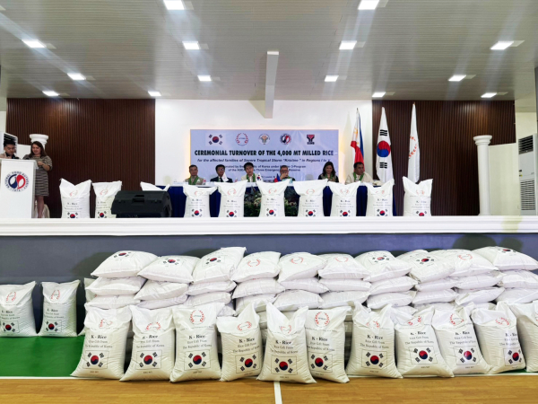대한민국 애프터 원조 쌀 4천톤 필리핀 분배식