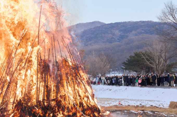 외암마을 대보름축제... 달집태우기 모습
